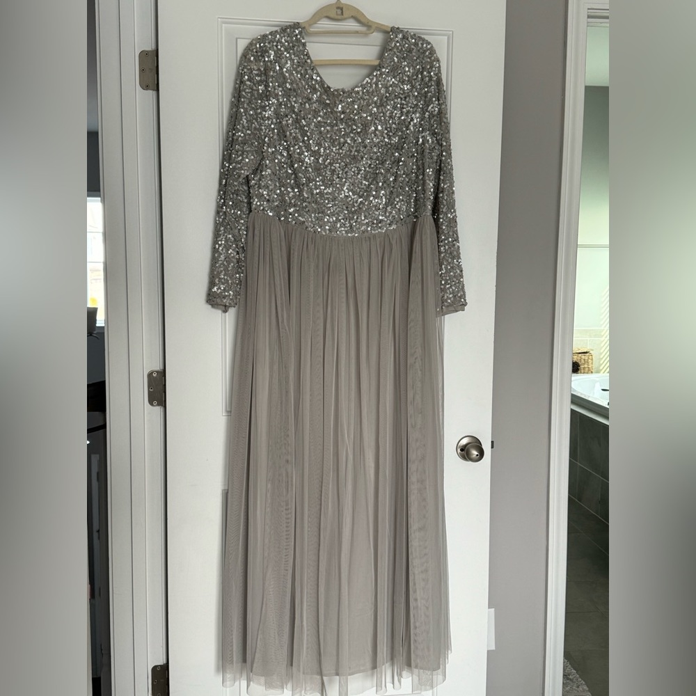 Elegant Gray Sequin Maxi Dress